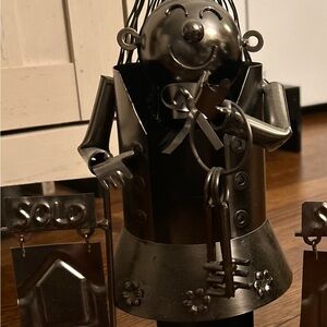 Charming Metal Art Wine Bottle Holder